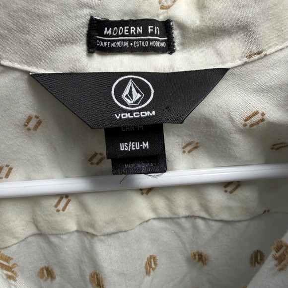 Volcom Mens Modern Fit Short Sleeve Button Up Shirt Cream All Over Print Size M - Picture 3 of 5